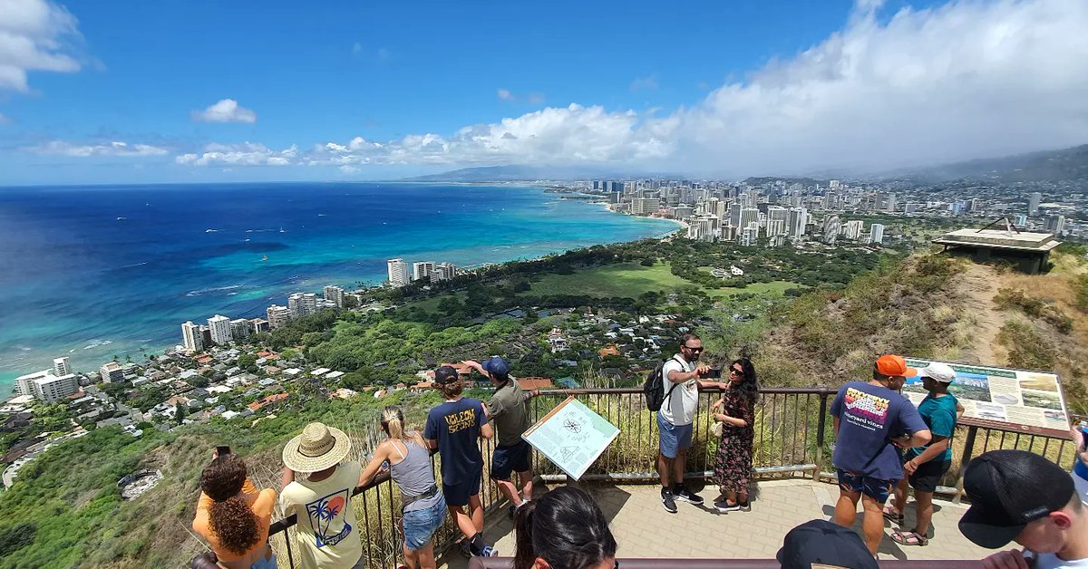 VirtualGlobeT's tweet photo. Diamond Head Crater Summit
와이키키뷰 끝판왕 다이아몬드 헤드 정상

https://t.co/MWaEA5sVMv

#hawaii,#diamondhead,#crater,#trail,#summit,#trekking,#hike,#waikiki,#view,#beach,#honolulu,#oahu

#하와이,#다이아몬드헤드,#크레이터,#트레일,#걷기,#등산,#워크,#와이키키, #뷰, #호놀룰루 https://t.co/LZ78KDlVAq