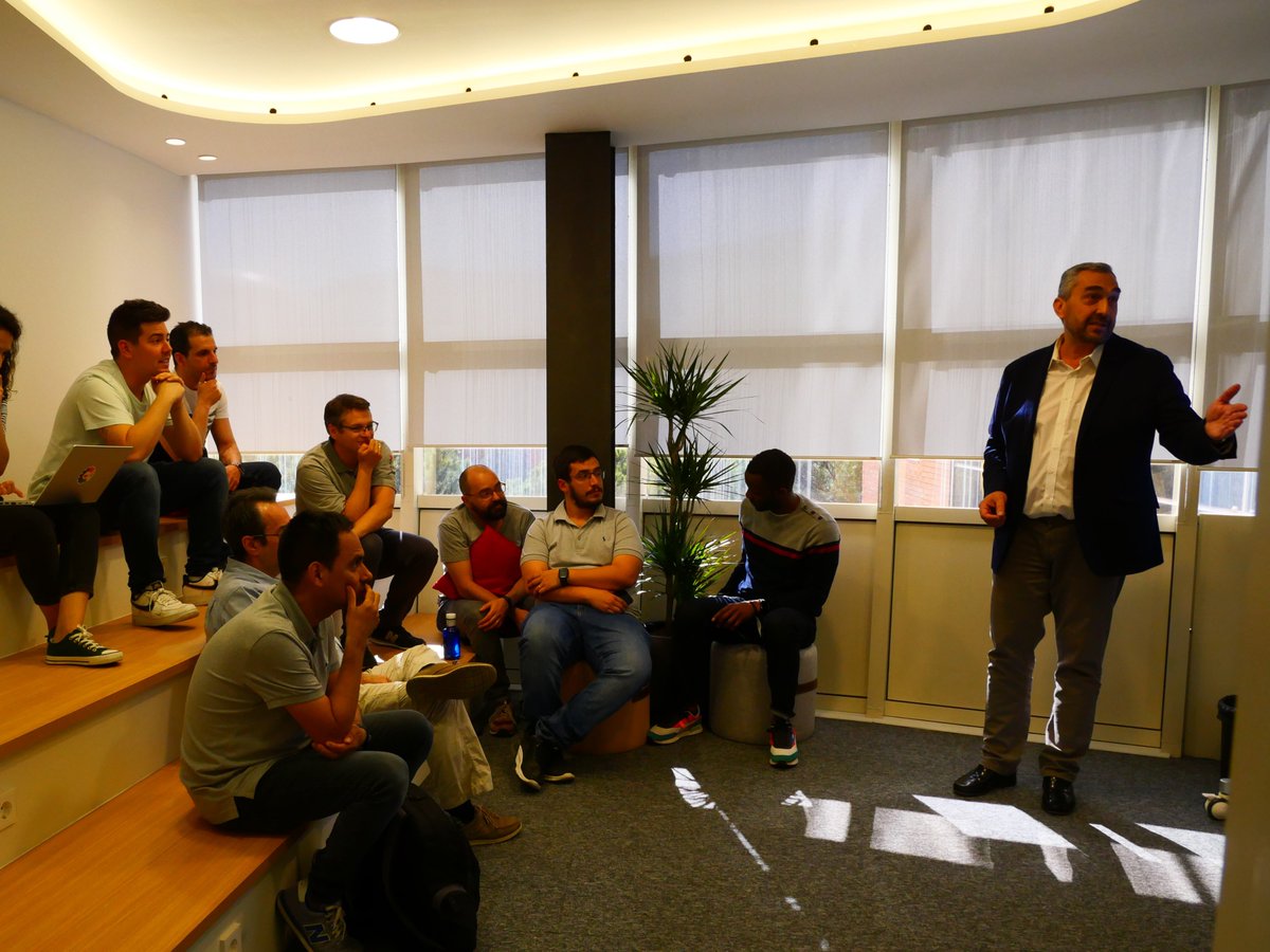 VISEOIberia's tweet photo. Hoy en VISEO IBERIA hemos celebrado un nuevo #TechAnHour donde nuestro compañero Sergio Barriel nos ha hablado sobre cómo trabajar con #AzurePipelines en equipos de desarrollo y crear CI/CD para proyectos #dotnet #react #angular. ¡Os dejamos algunas fotos del encuentro! https://t.co/6qEUNaddRP