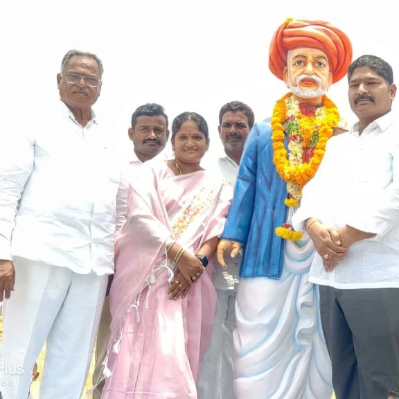 brs_peddapalli's tweet photo. పెద్దపల్లి నియోజకవర్గం జూలపెల్లి మండలం బాలరాజ్ పల్లి గ్రామంలో మహాత్మా జ్యోతిరావు పూలే విగ్రహావిష్కరణ లో గౌరవ ఎమ్మెల్యే దాసరి మనోహర్ రెడ్డి @dasari_manohar గారు.
#mahathmajyothiraophule #statueofunity #Julapally #Peddapalli #TRS #KCR #DasariManoharReddy
@KTRTRS @ysathishreddy https://t.co/1FxVOCS800