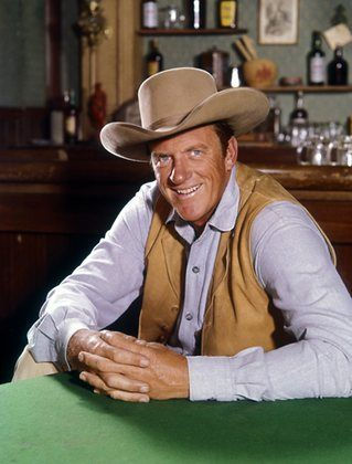 Cornfldz2Cosmos's tweet photo. Remembering actor #JamesArness (birth name James King Aurness), who was born in Minneapolis, Minnesota, #OTD (May 26th) in 1923. Arness is best known for playing Sheriff #MattDillon on the long-running CBS prime time western #Gunsmoke (1955-1975). https://t.co/2KzIlGJNuA