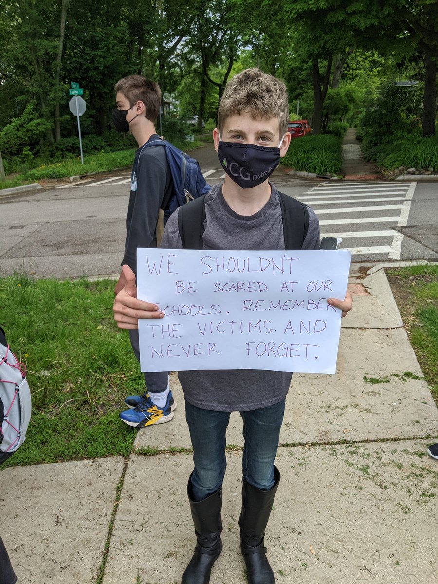 Smead_A2Steam's tweet photo. Proud of these @A2STEAM students who organized a walkout to protest gun violence and call on leaders to make meaningful change. https://t.co/ER0cOMXNfs