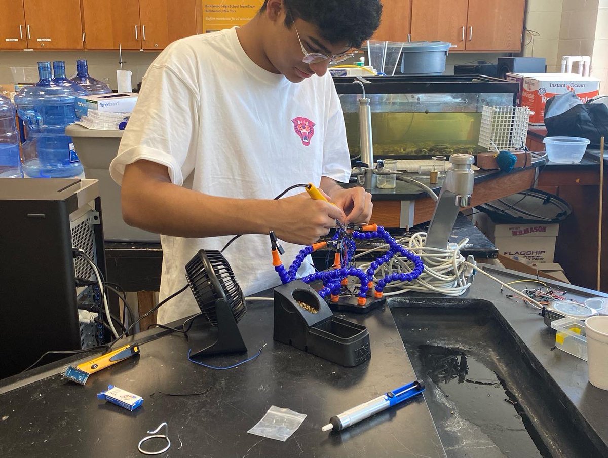 BhsInventeam's tweet photo. Brentwood Lemelson MIT invenTeam striving for greatness!  @LemelsonMIT #InvenTeams #LMITmidgrant #BHSInvenTeam #MarshMUSCLE https://t.co/B1Uf4jVbrc