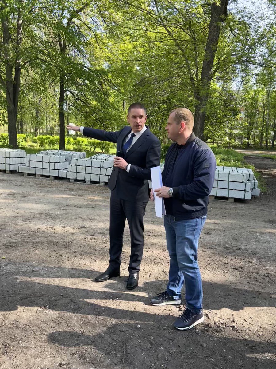 Провели рабочую встречу с главой города Жигулевска на территории Больничного парка. Илья Геннадьевич лично контролирует ход благоустройства общественного пространства.

#благоустройствопарка #комфортнаягородскаясреда #формированиекомфортнойгородскойсреды #больничныйпарк