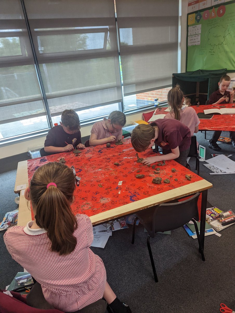 Class5DPS tweet media