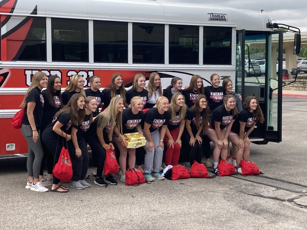 KingmanEagles's tweet photo. State Bound…with Daylight Donuts!  Play well in Manhattan! https://t.co/JbYgXJjHGW