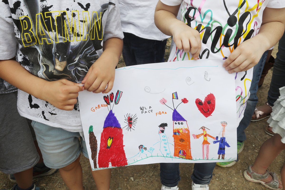 MartinixFirenze's tweet photo. Con l'intitolazione di parte del Parco del Mensola alle sorelle Caterina e Nadia Nencioni sono iniziate le celebrazioni del 29° anniversario della strage dei #georgofili. Ricordare le vittime è un modo per dire ancora una volta "no" alla mafia #legalità #Memoria https://t.co/UrBLU13M0M