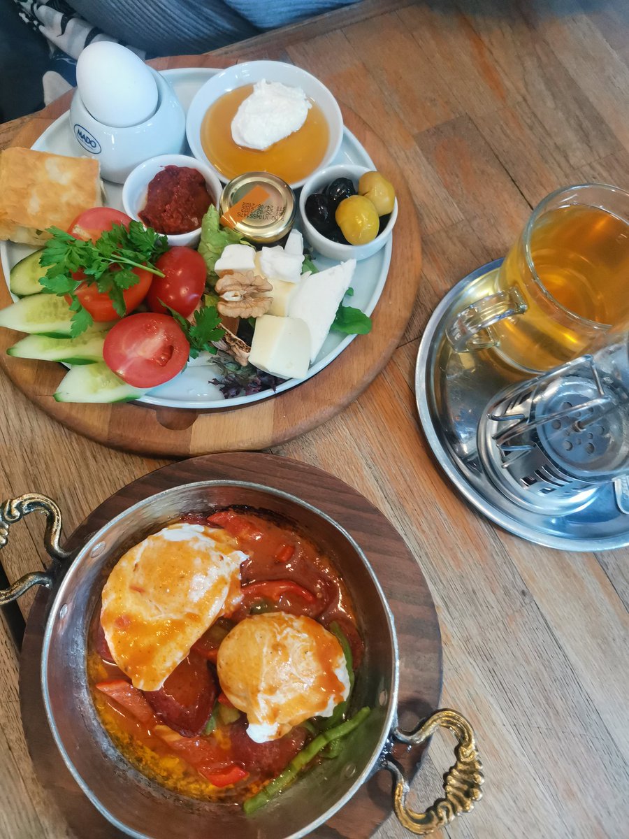 BloomBrandingUK's tweet photo. If only breakfast was like this every morning 👌🏻

#istanbul #turkishbreakfast #travel #traveljunkie  #workandtravel #workfromlaptop #workfromanywhere #laptoplifestyle https://t.co/Nlj1vT2NGF