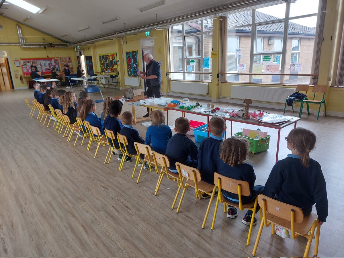 breslin_ms's tweet photo. We had a great time last Friday with Paddy Madden learning about all things biodiversity 🌏 https://t.co/unTzz5j0ng