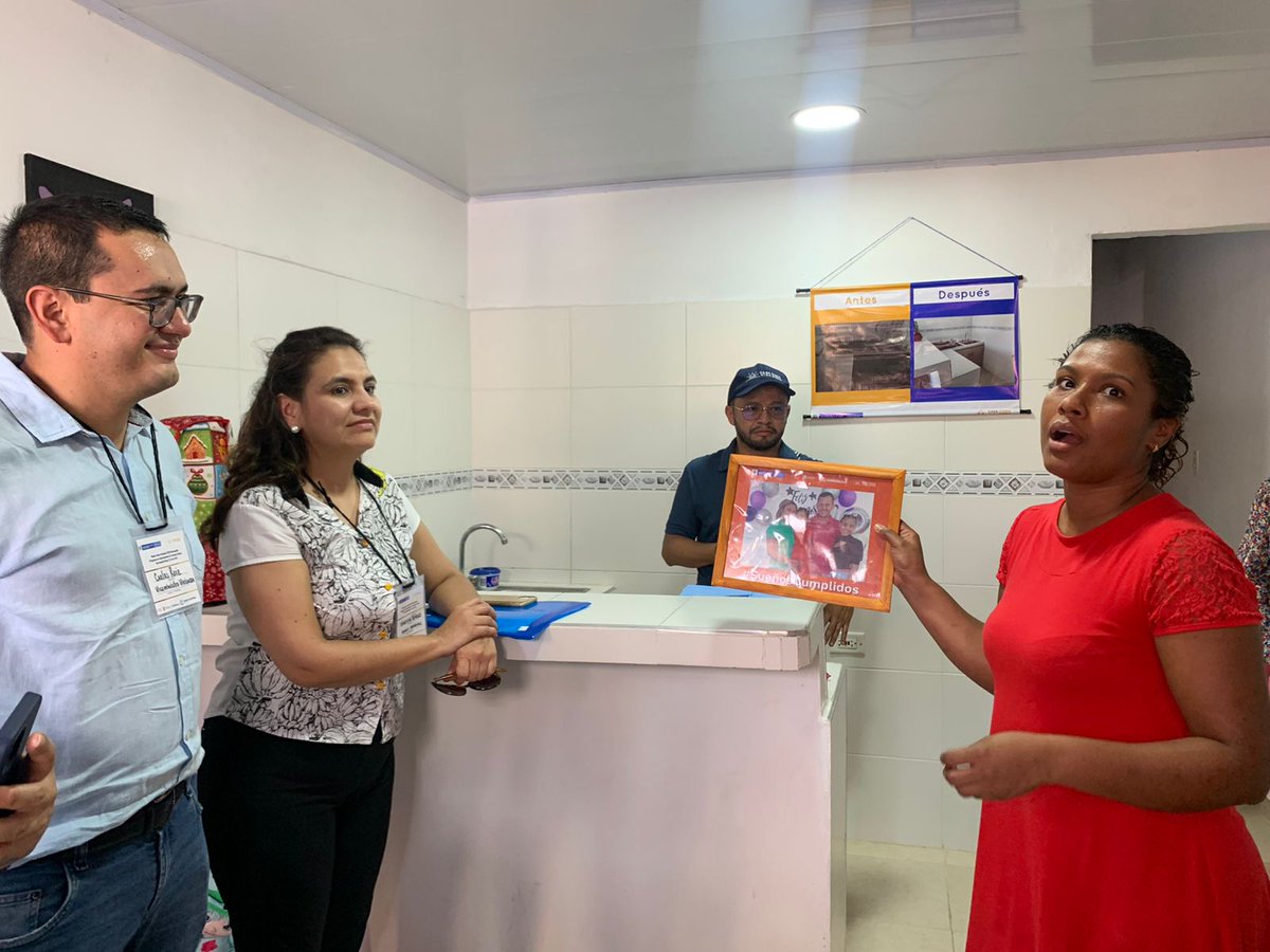 carlosruizma's tweet photo. Junto a representantes del @BancoMundial
@BancoMundialLAC y la @alcaldiabquilla recorremos el barrio La Chinita, para conocer y verificar en sitio, los alcances en materia técnica y social del programa de mejoramientos #CasaDignaVidaDigna en la capital de #Atlántico. https://t.co/oxldKMd07q