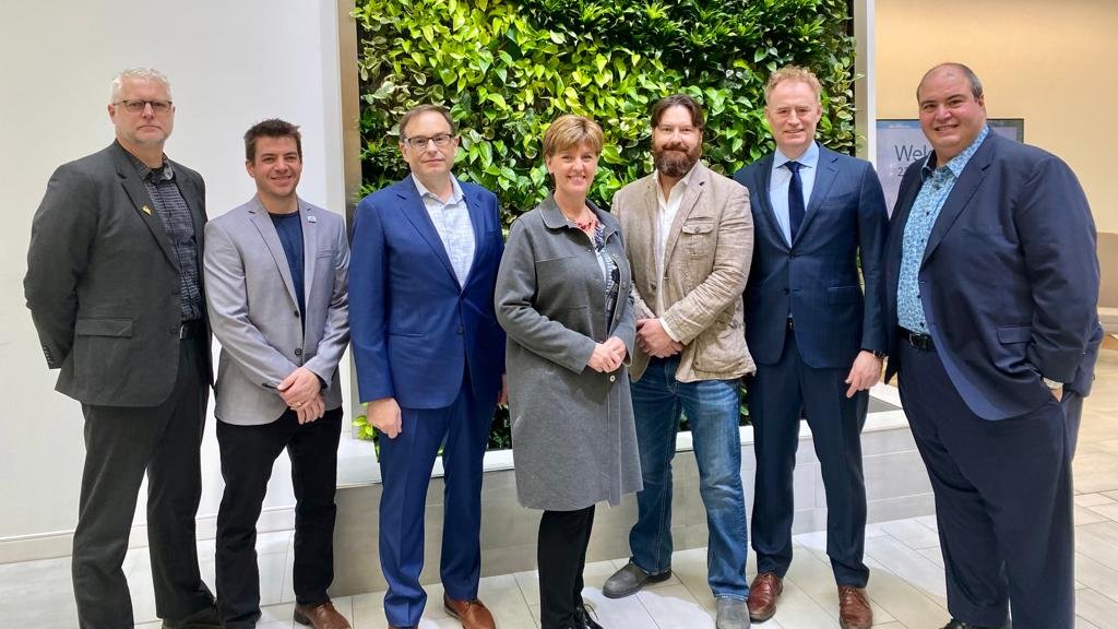 After the success of their @Soileos pilot project, Lucent BioSciences and <a href="/agtfoods/">AGT Foods</a> are partnering once again to scale up to full commercialization with a new manufacturing facility, with the help of NuWave Research, @IN10Tag &amp; <a href="/aberhartag/">Aberhart Ag Solutions</a>. <a href="/ISED_CA/">ISED</a> proteinindustriescanada.ca/news/a-sustain…