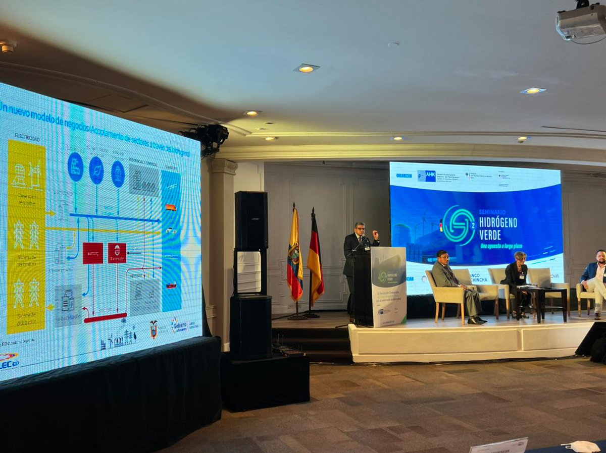 En su ponencia, @guquillas se refirió a las 'Perspectivas de incorporación del hidrógeno verde en la red de producción y distribución de energía del Ecuador'. #EcuadorDeLasOportunidades