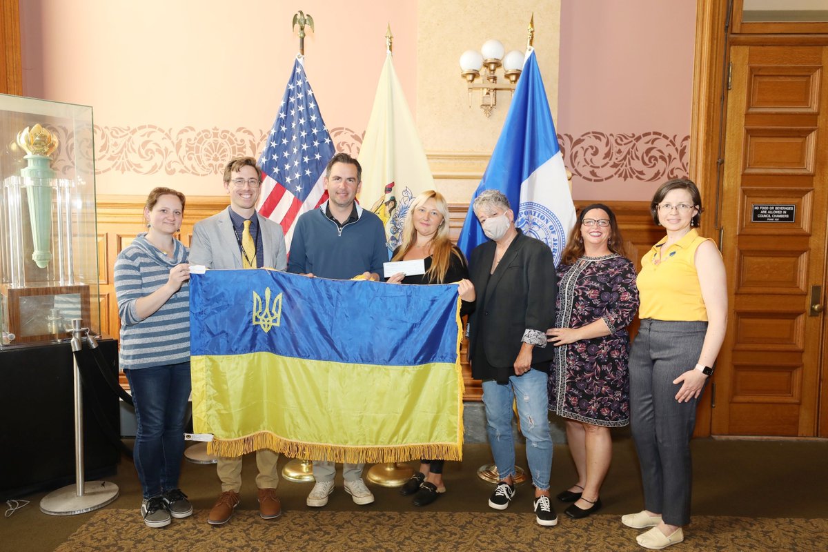 Our Div. of Immigrant Affairs is proud to work w/ #UkrainianJC to prepare complex immigration applications for #JerseyCity’s new Ukrainian residents! An anonymous donor will pay the federal application fees! Community partnerships + volunteers! #ImmigrantsWelcome🇺🇦🗽 <a href="/jerseycity/">City of Jersey City</a>