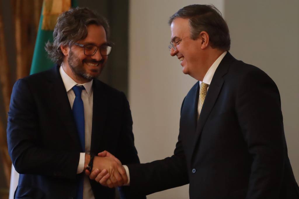 Argentina y México, una Asociación Estratégica exitosa. La vacuna fabricada por ambos países salvó miles de vidas en la pandemia. Ahora espacio,vacunas,innovación y alimentos. Bienvenido <a href="/SantiagoCafiero/">Santiago Cafiero</a> !!