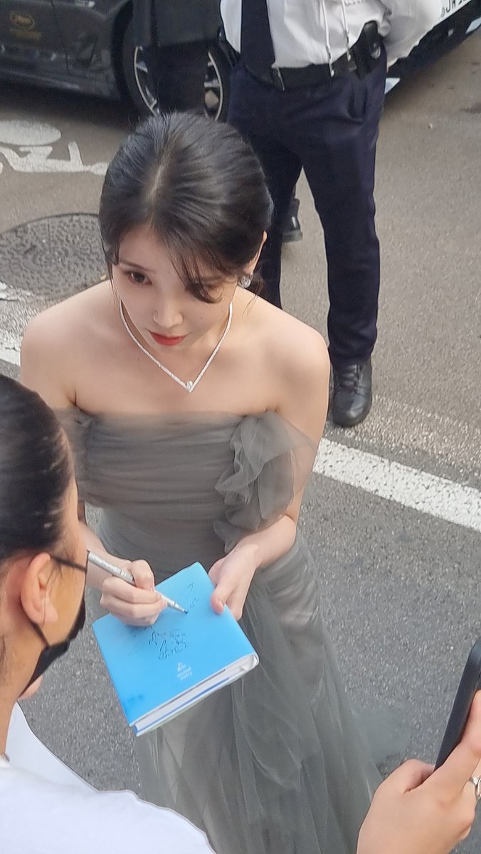 NoctisID's tweet image. Indeed a good day, thank you @_IUofficial and uaenas you're the best โค #Cannes2022 #IU #์์ด์ #BrokerCannes2022 #Broker #LeeJieunatcannes2022