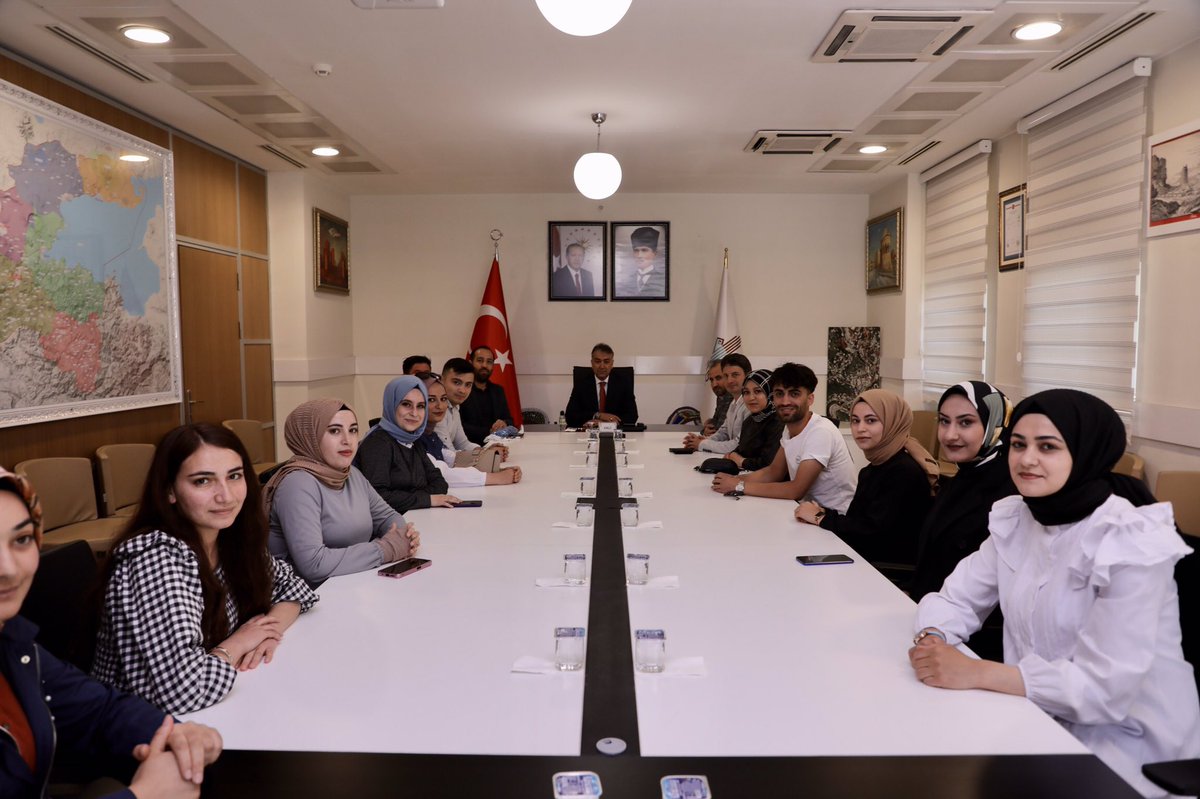 Bitlis Eren Üniversitesi Sosyoloji Kulübü Vali Oktay Çağatay’ı Ziyaret Etti
⬇️⬇️
🔗bitlis.gov.tr/bitlis-eren-un…