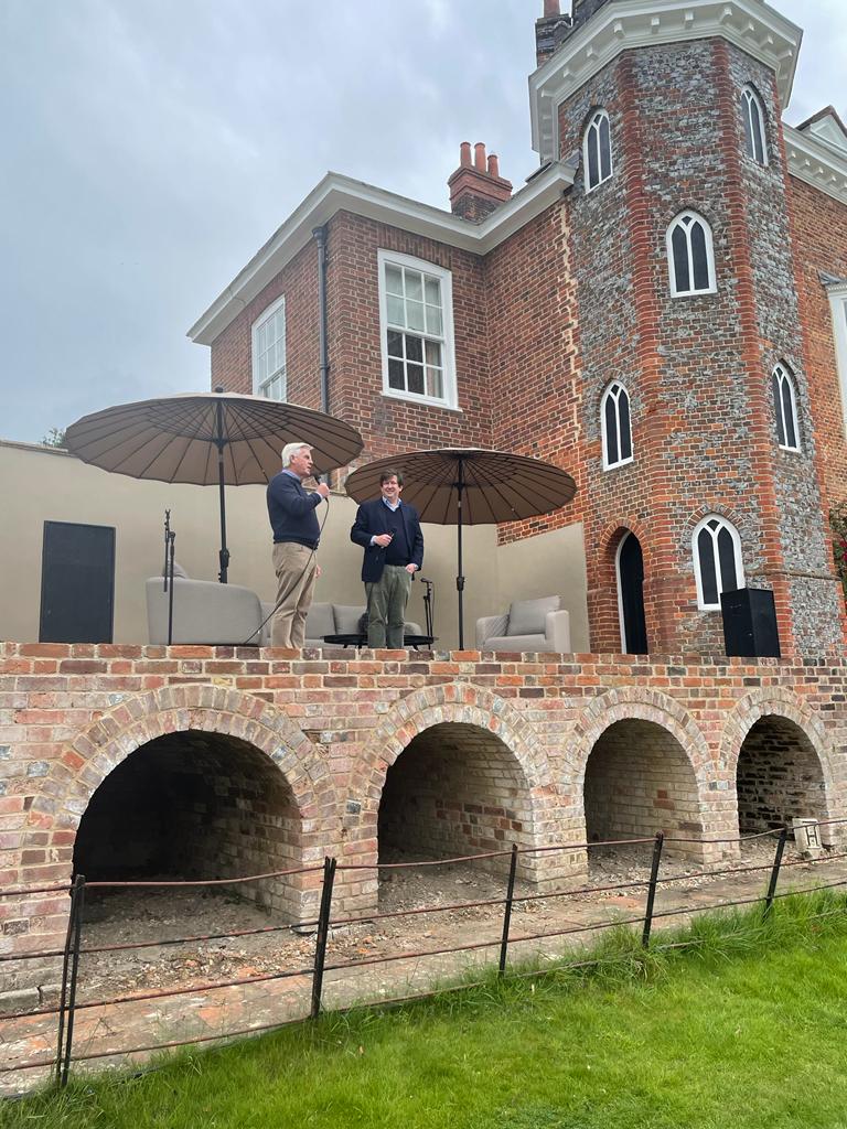 It was so incredible to have Steve Rider with us at Supercars &amp; Classics Weekend this past weekend! 🙏  He told some amazing anecdotes and stories from his time working in Formula 1 and The British Touring Car Championship 🏎