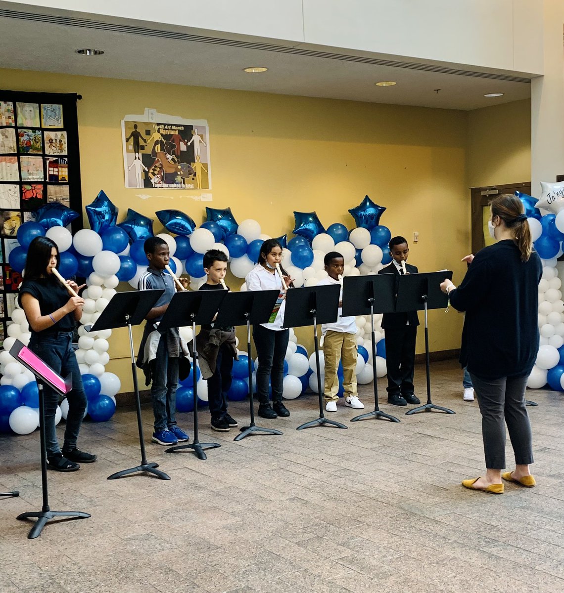 229Holabird's tweet photo. Hey @BaltCitySchools! Did you see catch our @229Holabird instrumental performances in the lobby of North Ave today? So proud of our musicians! @BaltSchoolArts #FluteEnsemble @MsBowersMusic @savethemusicfdn 🎻🐬🎻🐬 https://t.co/qwGXnUI5R2