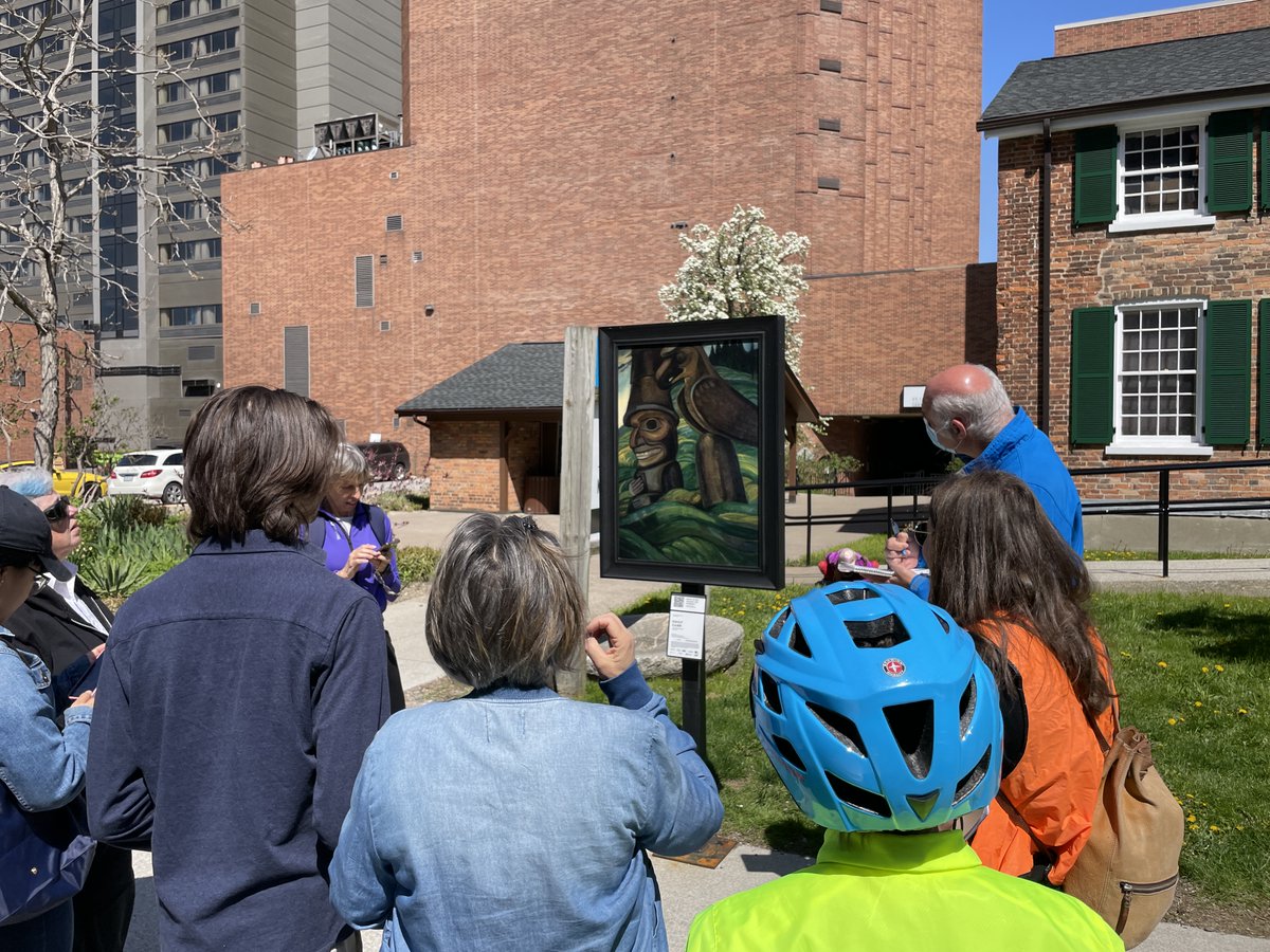 Amahl_Hazelton's tweet photo. @ArtWindsorEssex's Jennifer Matotek was at #AAM22 this weekend talking to @AAMers about encouraging playfulness and taking art to city streets with their innovative AR art walk "Against the Current" https://t.co/jdcpna2IfE collaboration with #MomentFactory. Standing room only! https://t.co/VXxbuuddKo