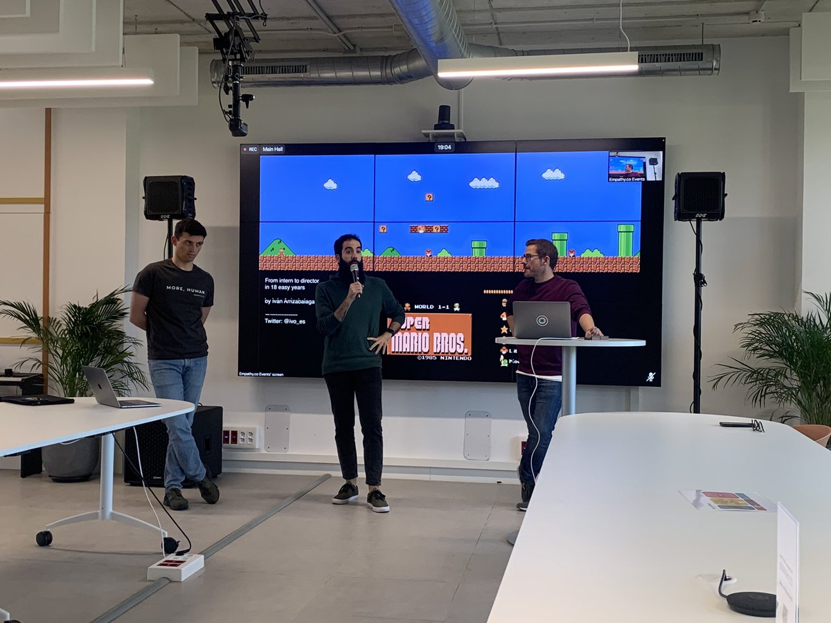 <a href="/codecoolture/">Sergio (he/him)</a> a punto de dar paso a @ivo_es para que nos cuente su experiencia a lo largo de sus 18 años como profesional. Gracias a <a href="/EmpathyCo_/">Empathy.co</a> por el espacio y a <a href="/AsturiasHacking/">AsturiasHacking</a> por el evento!