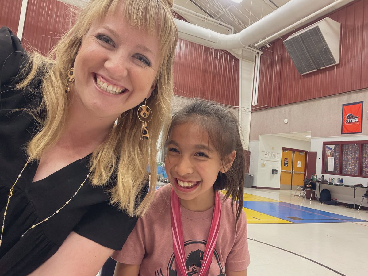 LeeAnna_2013's tweet image. This girl earned her @MarathonKids medal!! 👏🏅 Pure happiness. 
🥹😊♥️

She also had the best peer buddy with her every Tuesday. 💕

 #Inclusion #LifeInALE #RunningClub #PeerBuddy 

@MarathonKids @NISDRabaES