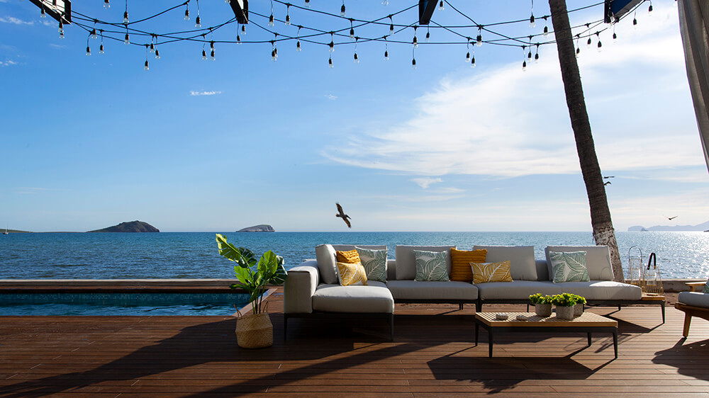 Casa en el mar GUAYMAS, 🌅  la cercanía de esta casa con el mar 🌊 es absolutamente asombrosa y la vista hacia la puesta de sol deja sin aliento. Mira más fotos en el ➜ 
🔗 mcoghlan.mx/proyectos/dise…