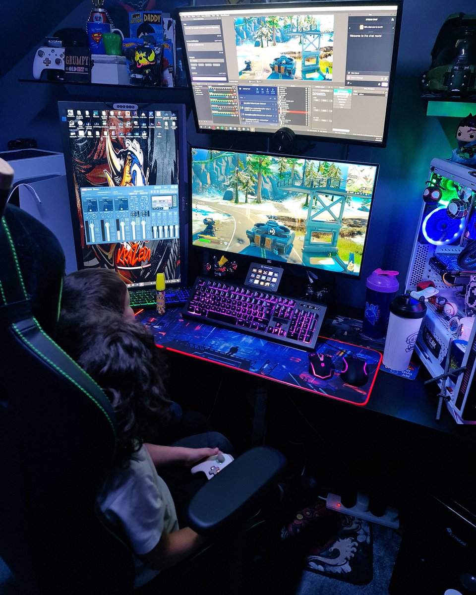 KraZed1_Gaming's tweet image. My pc has been taken from me by my kids 😭
Hahaha
#fortnite #FutureGamer #futurestreamer #fortnitegameplay