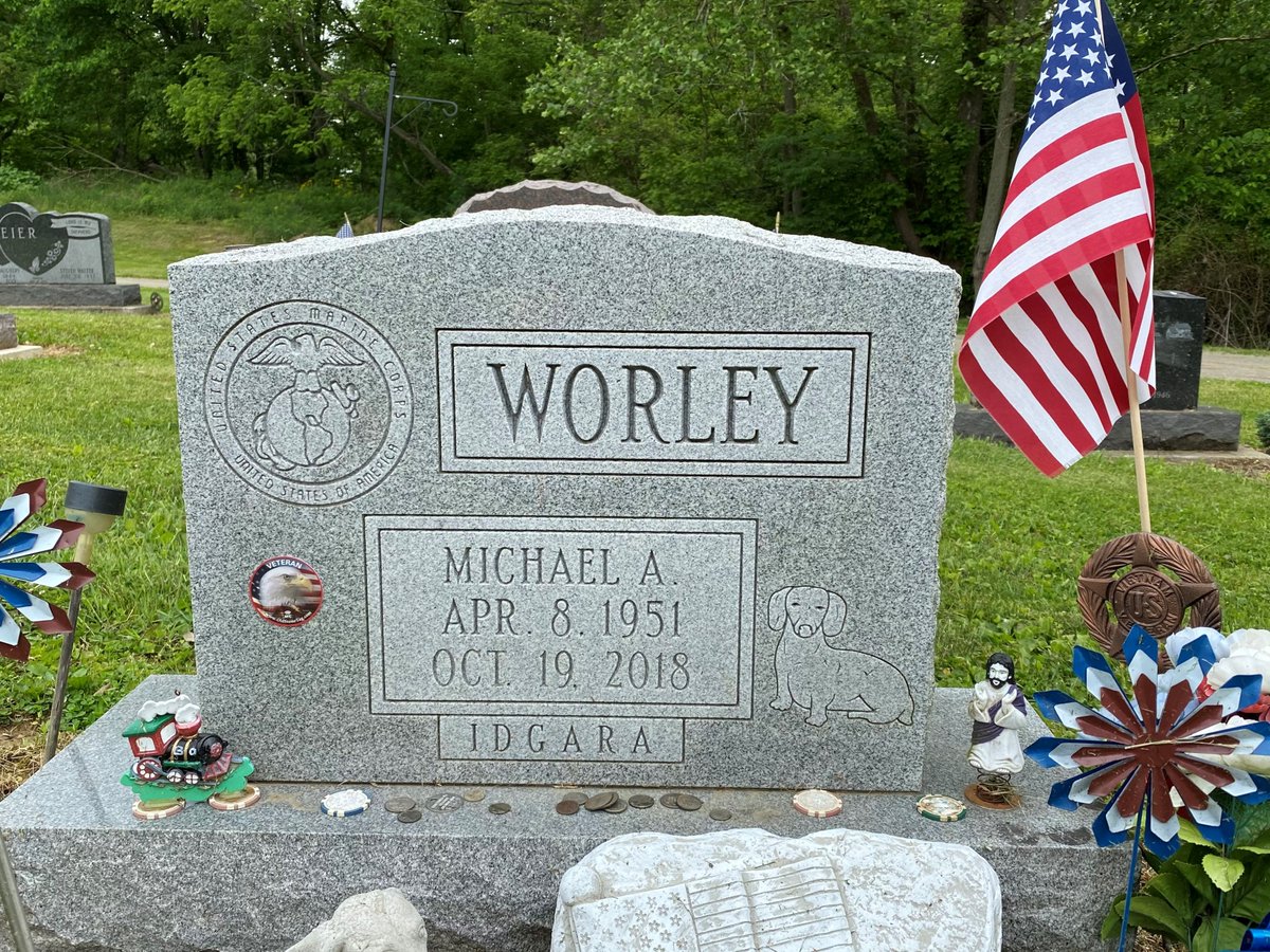 oldstonetag's tweet photo. #MemorialDay2022 #itsthedashthatcounts #cemetery https://t.co/GcJ1mnol5l