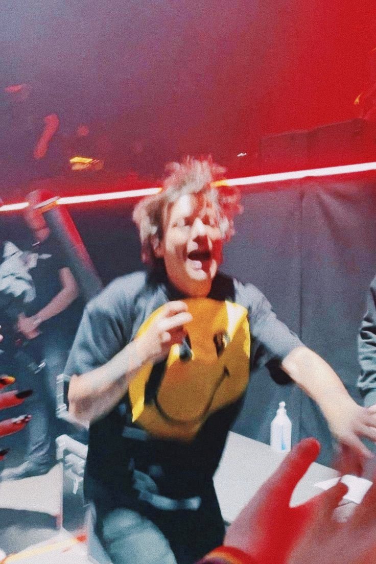 FITFreactionvid's tweet photo. Hello! This account will bring you totally out of context moments from Louis Tomlinson World Tour 2022 and the tours that will come in future, to brighten up your timeline 💘 #LTWT https://t.co/QMZl4T0Qdm