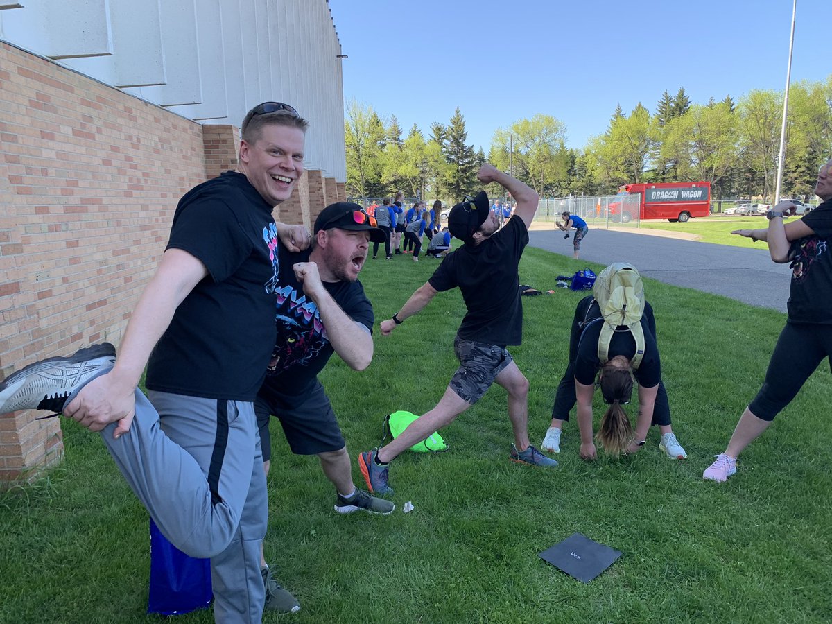 HGoethe's tweet photo. Finish line and team stretch #FMWFCorpCup @WEXBenefits https://t.co/4PQIVsz44e