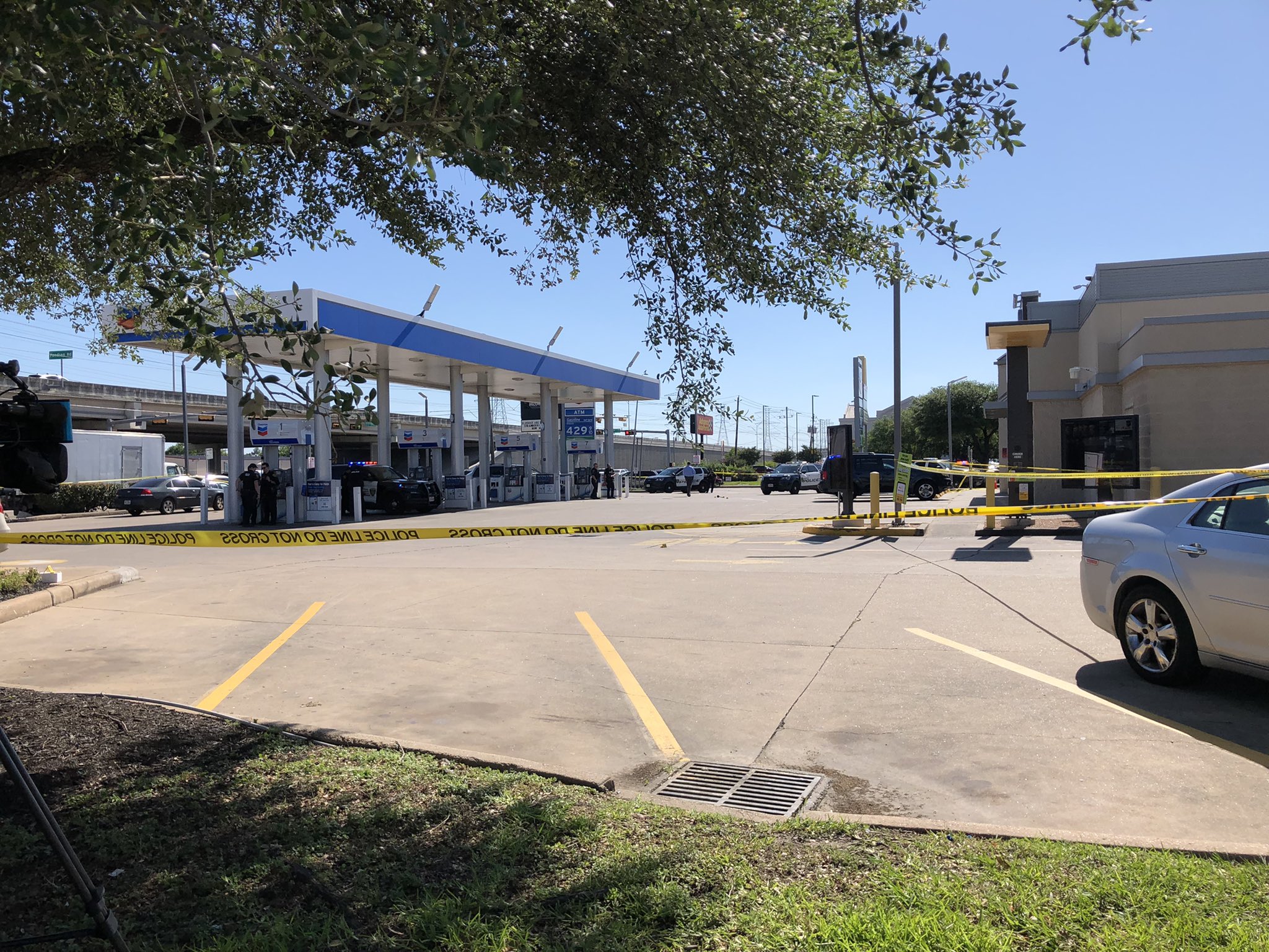 Houston Police on Twitter "Midwest officers are at a shooting scene