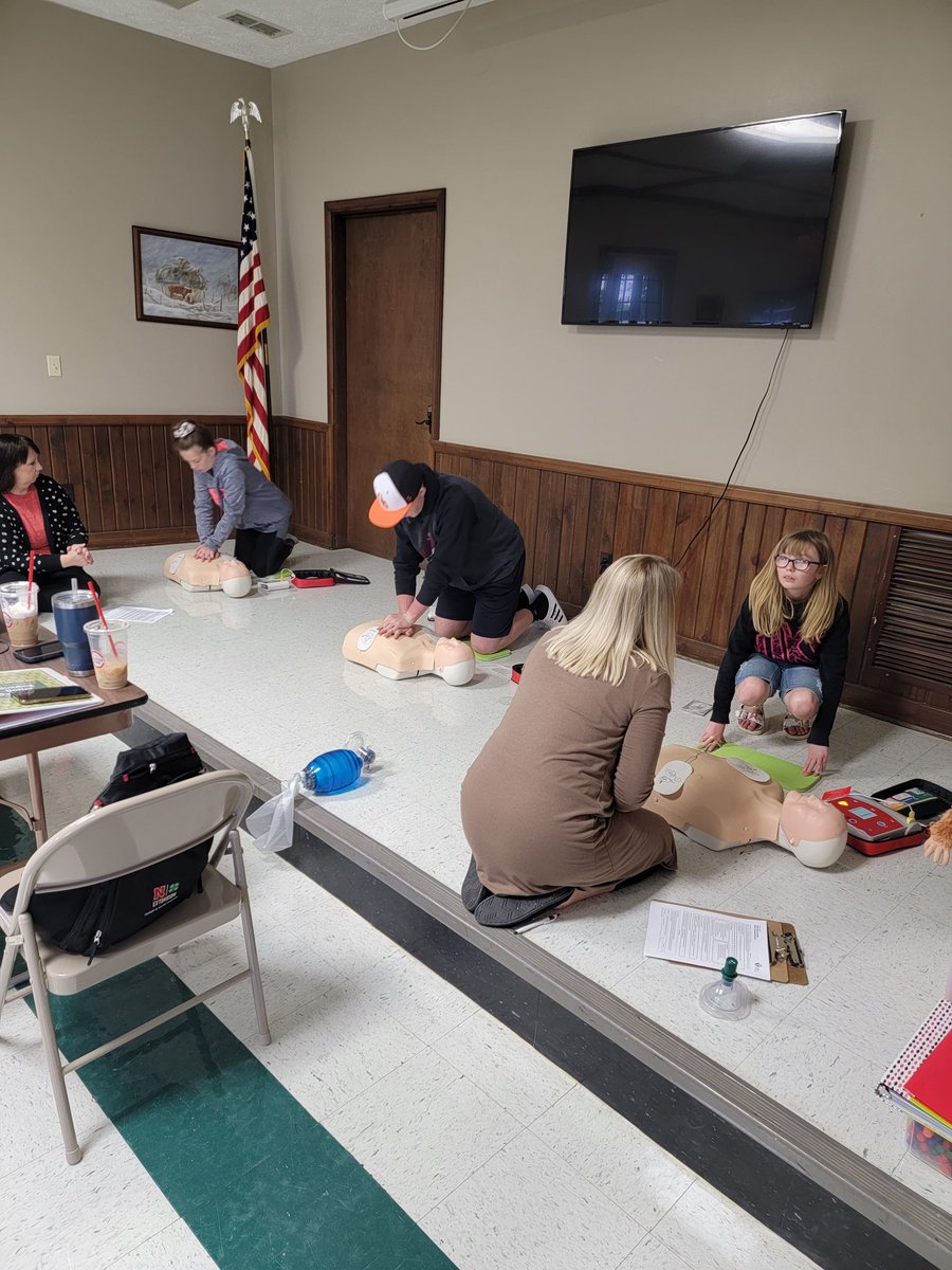 ExtensionHack's tweet photo. Final day of Babysitting workshop! These 11 youth have learned a lot over the past 3 days, and today they were able to put into practice. They tested out of CPR, helped out with some Clover Kids. And finally discussed how to turn babysitting into a profitable business. https://t.co/TF52t1lcar