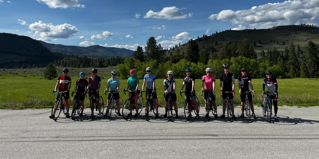 theolympicoval's tweet photo. LOVE this photo โ Elite Athlete Pathway training in Penticton, BC.
๐ท @joguilmette
#training247
#TheFastestIceintheWorld
#HouseofIce
#BasecamptoGreatness
#SpeedSkating
#BladesofGlory
#LongTrack
#ShortTrack
#CanadasMedalFactory
#Hometo36OlympicMedals
#IceSoGreatYouJustCantWait https://t.co/9He72BOHnc