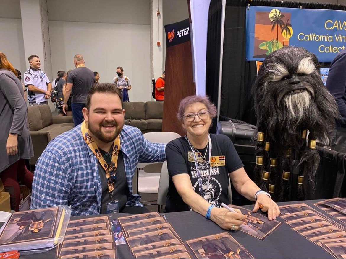 I had the distinct honour to work on a commission of Peter and Angie Mayhew for @TheWookieeRoars for Celebration! Head to booth 2775 to donate to an amazing cause and pick one up! https://t.co/2RlOQTw2QV