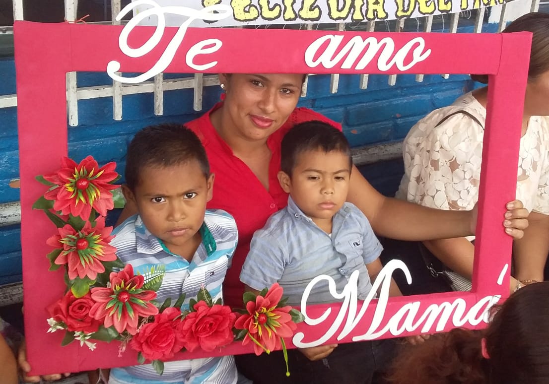 Felicidades en su día, a todas las madres de nuestro centro educativo. 
Que nuestro señor Jesucristo, las colme de bendiciones. Un abrazo muy fuerte.🥰😘❤💫💝