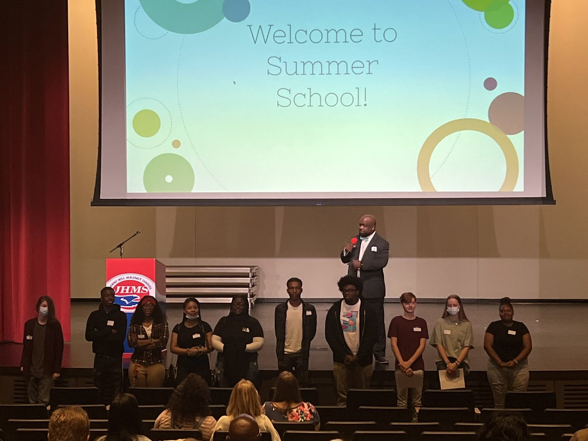 Mstewart_2u's tweet photo. Summer school training today for our ⁦@DPS61Decatur⁩ teachers and I was overly excited to introduce a group of high school scholars that are pursuing a pathway to become our next generation of teachers ⁦@JeffDase⁩ ⁦@SuptDPS61⁩ ⁦#DPSLetsGo https://t.co/Trl2x76vux