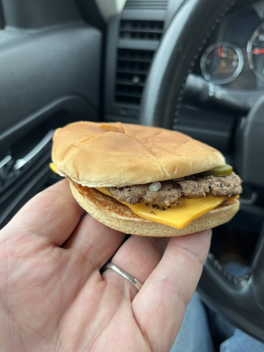 PeteyBlue177's tweet photo. @McDonalds posting for husband- advertised vs received, Mc Double.   Really?  Shocking re lawsuits 🤢 @stevecasstevens https://t.co/7qL21YMju3