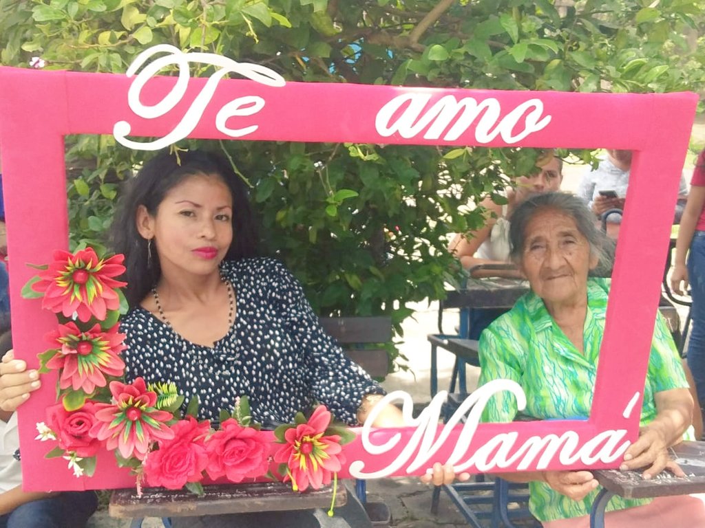 Felicidades en su día, a todas las madres de nuestro centro educativo. 
Que nuestro señor Jesucristo, las colme de bendiciones. Un abrazo muy fuerte.🥰😘❤💫💝