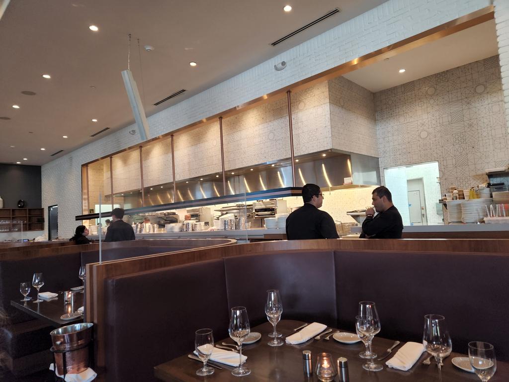 JohnLukeNYC's tweet photo. #Dinnertime At #One10 SteakHouse On Long Island https://t.co/NkMnuTO0R6