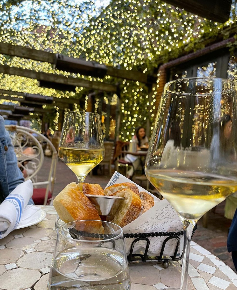 Pinot Grigio on the parisien patio. 🥖💫⁣
⁣
Wednesday + Thursday: 12pm - 9pm ⁣
Friday: 12pm - 10pm ⁣
Saturday: 10am - 10pm⁣
Sunday: 10am - 9pm⁣

📸: venividi.edi via IG
