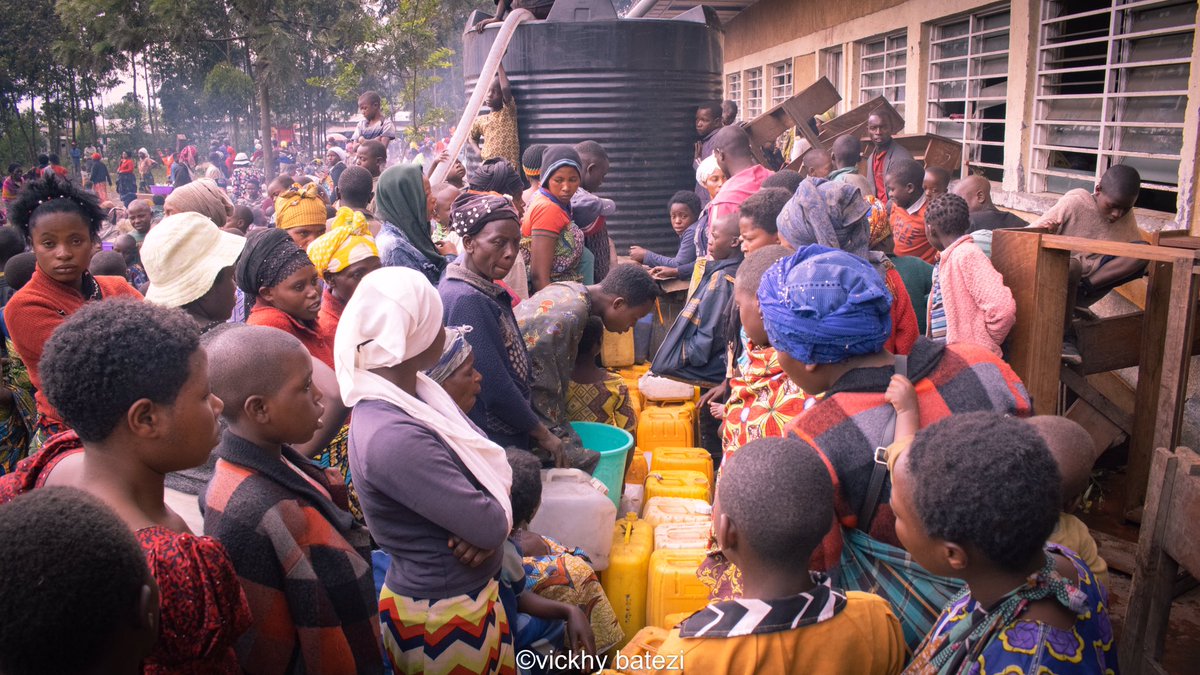 VBatezi's tweet photo. Malheureusement quand on meurt c’est à vie, suite à la faim une personne parmi les gens se réfugiant dans une #école à #kanyaruchinya fuyant la guerre qui oppose les #FARDC_off et les #M23 a perdu la vie aujourd’hui vers 9h du matin. #rendons l’homme humain https://t.co/EBOvUMU4aP