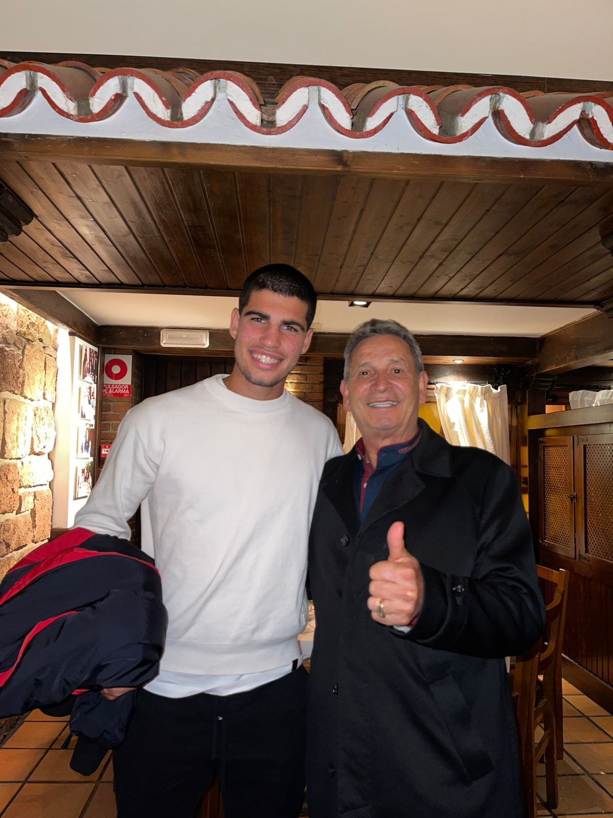 Darío Gómez on Twitter: "Jueves de #Tbt con el gran tenista Carlos Alcaraz  , en España. 🎾 @alcarazcarlos03 ¿Cómo están hoy mi gente? Los leo! 👇🏻  https://t.co/2a6btP03Du" / Twitter