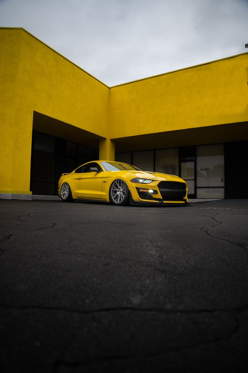 Brian_Chavoya's tweet image. Shot this mini set while doing laundry, this building couldn’t have been a better color!! @Ford @FordMustang #performancepack