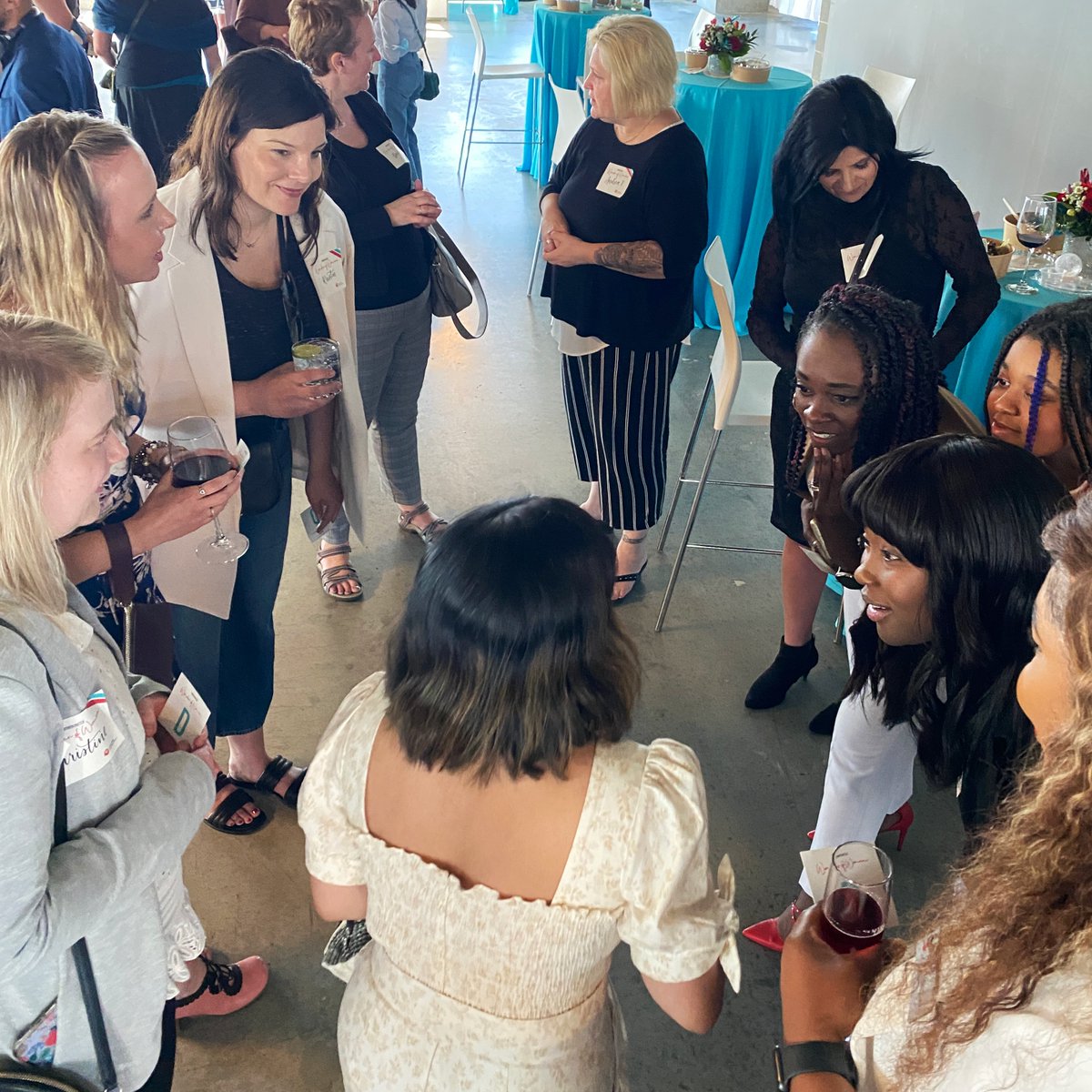 myunitedway's tweet photo. Thank you to everyone who attended our Wonder of Women event celebrating our new #WomenUnited initiative!
The world can feel heavy right now, but when women unite we will do great things. Together, we can help create equal opportunities for women &amp; girls in the #YEG Region. https://t.co/i99PgZsKzX