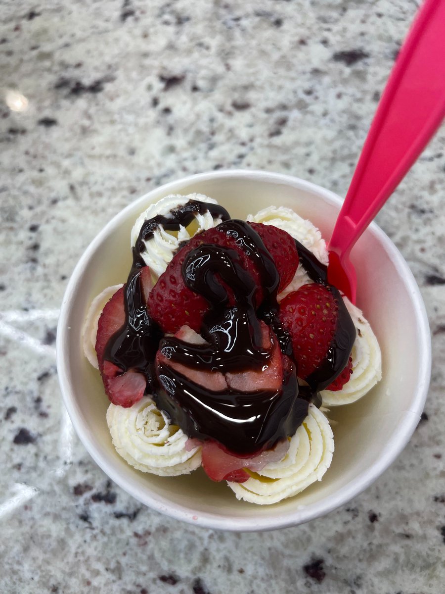 FivePointsSC's tweet photo. #AAPIHeritageMonth - Today, we are featuring Dreher HS Alum, David Tran, owner of Gong cha ๐ง and Kremo Ice Cream๐จ located at 701-B Santee Avenue! For the full post click here โฌ๏ธ https://t.co/fNzkAcTxGo
#lovefivepoints #eatfivepoints #drinkfivepoints #AAPI #VeryAsian https://t.co/zIYuGwA0l0
