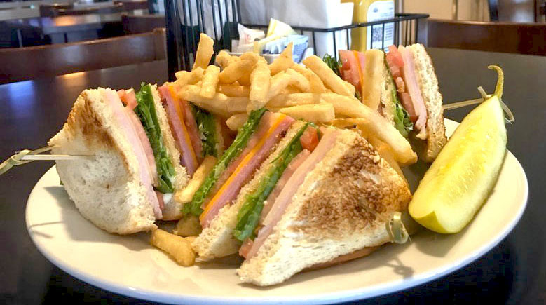 ssprd's tweet image. Lone Tree Golf Club &amp;amp; Hotel is #hiring a Chef and Lead Cook! 👩‍🍳 Please help spread the word so we can find great candidates for these openings. More info about each position is available 👇 
- Chef: bit.ly/3LKI7jG
- Lead Cook: bit.ly/3wQLIsd

#kitchenjob #COjob