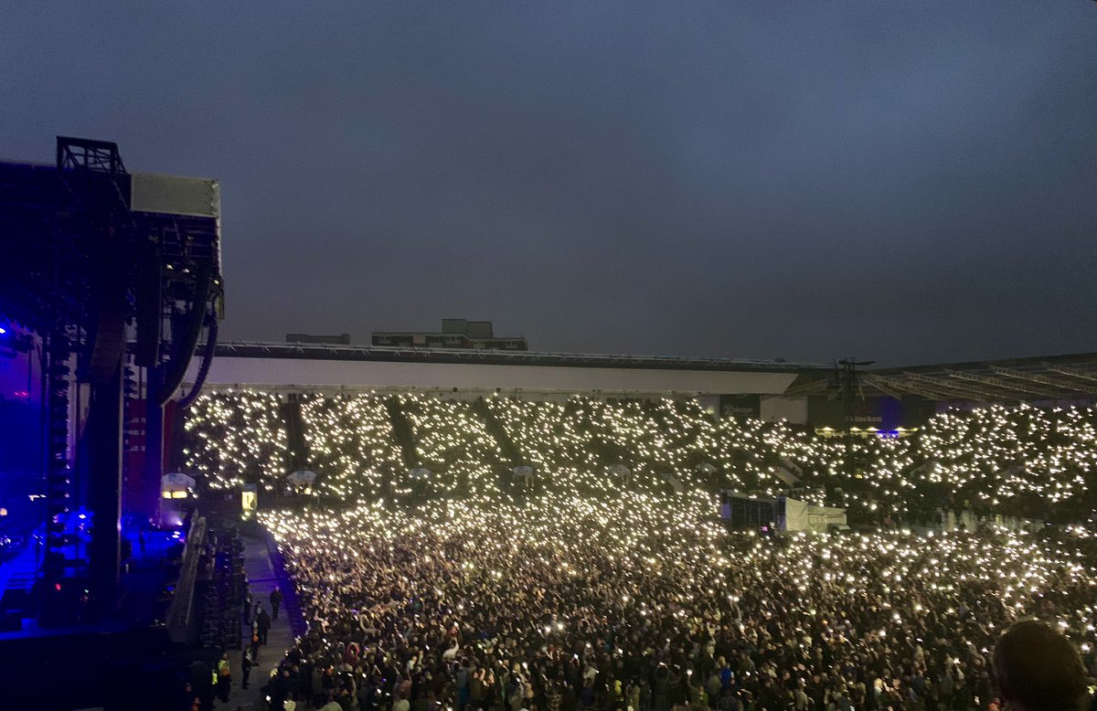 JessSykes96's tweet photo. The Killers in Bristol tonight with 30,000 people… the performance and atmosphere were incredible! 🎸🤘🏼 https://t.co/yLxyViagSG