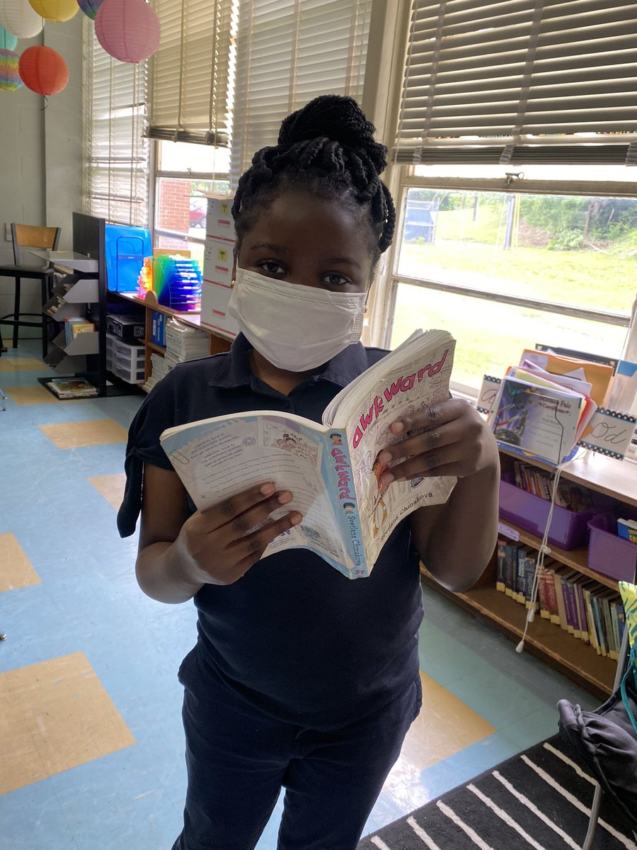 CHES_TAG's tweet photo. Our 5th grader made my day! I asked what she was reading and she told me it was one of my books she still had! 😲…I told her when she was done she could come barrow more. She was very excited… “Mrs. Walton, you have great taste in books!” 🥺♥️♥️♥️ #chesWaltonTAG #Reader4life https://t.co/C8dXllmuj4