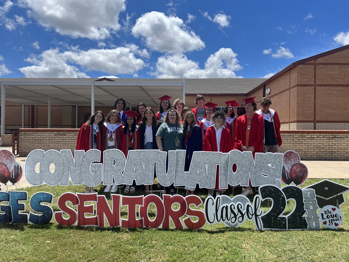 Yesterday, 16 of these for@er Kinder Cuties came back to <a href="/GESStars/">Grapevine Elementary</a> for a final walk and a picture with their kinder teacher.❤️🎓#CelebrateGCISDGraduates #GESShineOn
