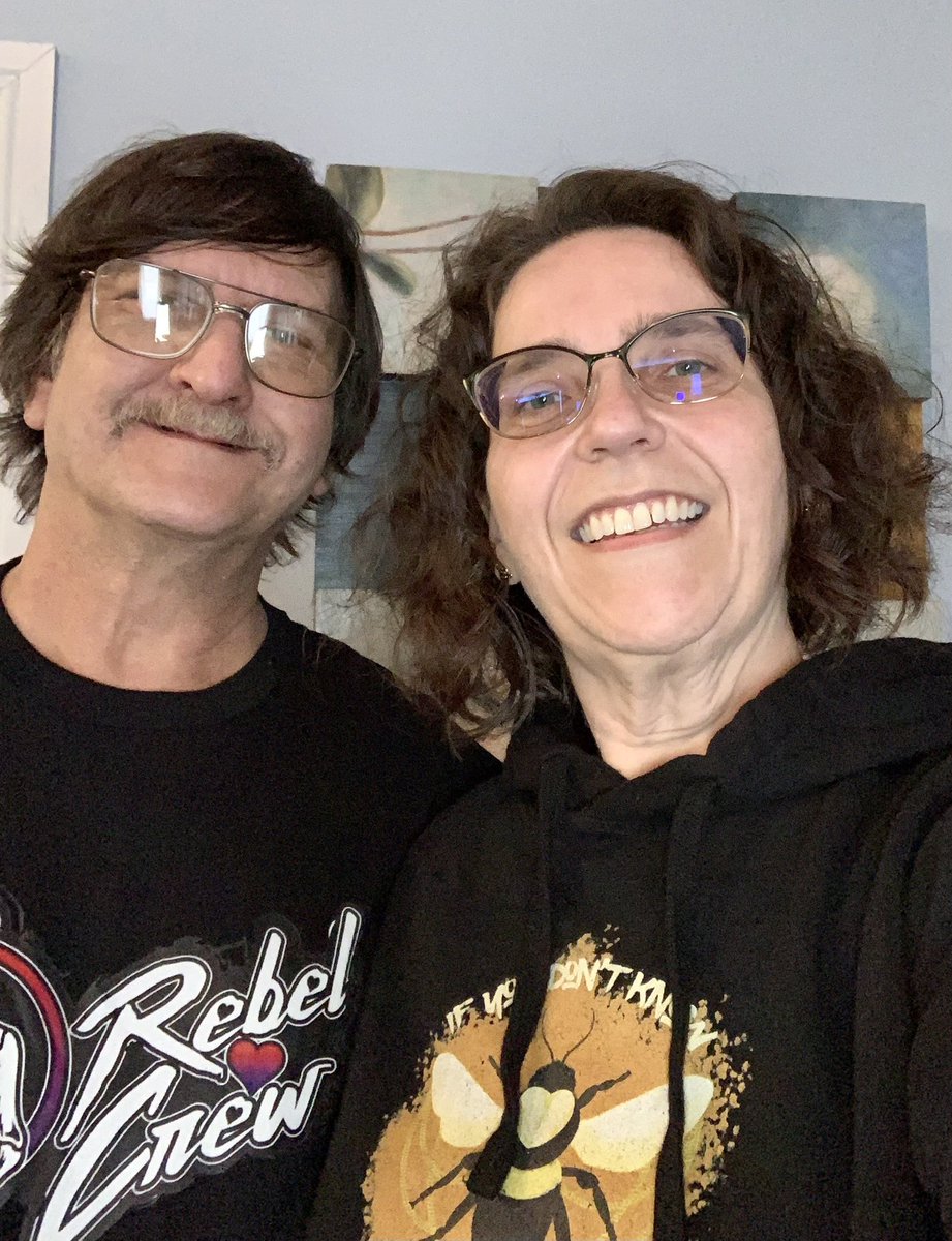 RebelCrewWorld's tweet photo. We are ready to party with MonstaX in Detroit! Heading to the venue now! I will have a limited number of JooBebe &amp; MonstaX cupsleeves, photo cards, and (a fun surprise 🐝) to give away to my MBB fam! Will twt again when we arrive! https://t.co/0CDis3t4rv