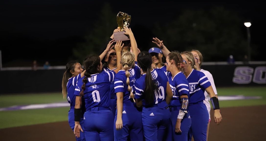 REGIONAL FINAL CHAMPS🥎🏆
THE LADY BULLDOGS ARE HEADED BACK TO AUSTIN TX, FOR THR SECOND YEAR IN A ROW!!!!!! 💙